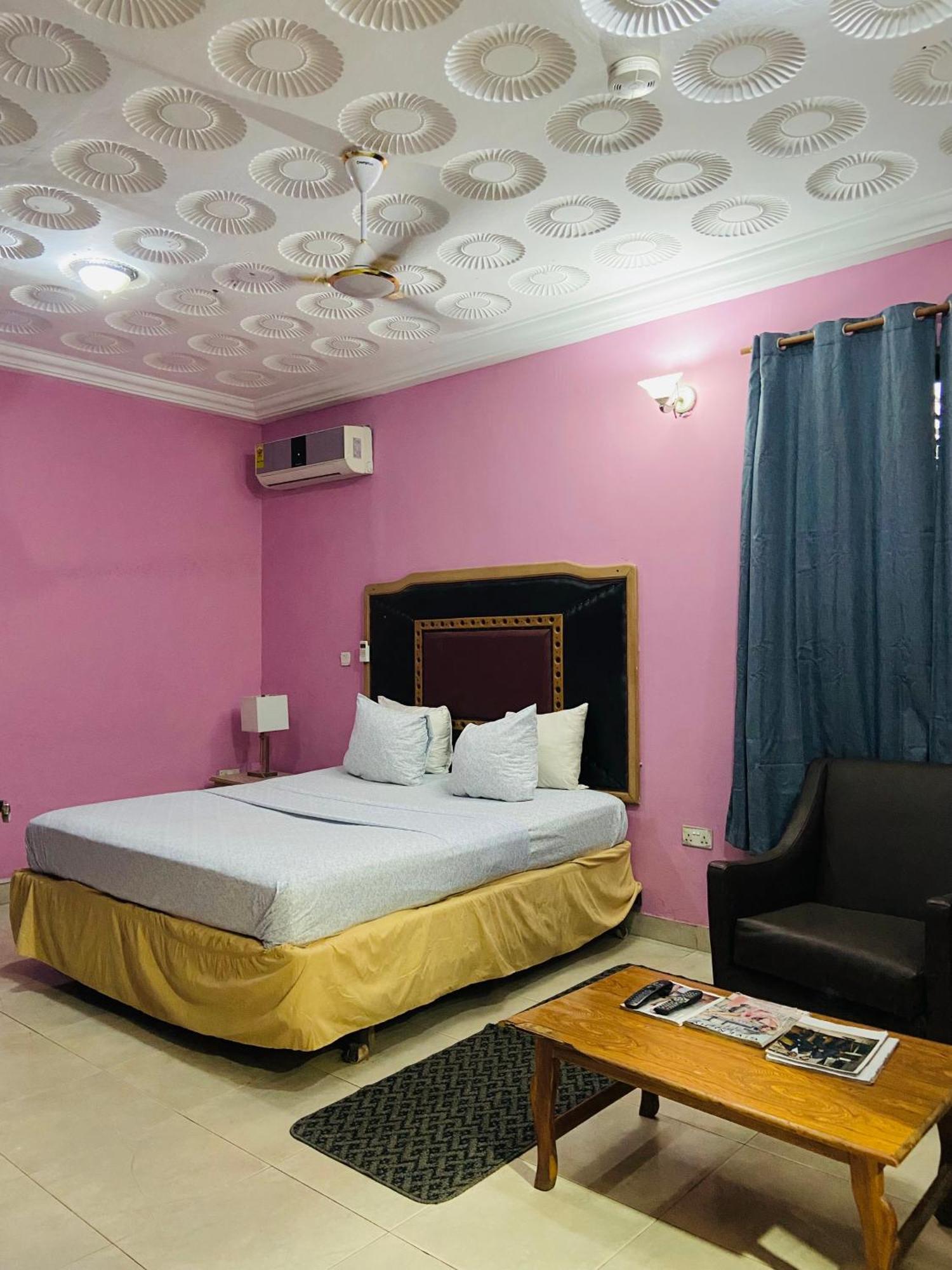 Heavens Gate Hotel Акра Екстериор снимка