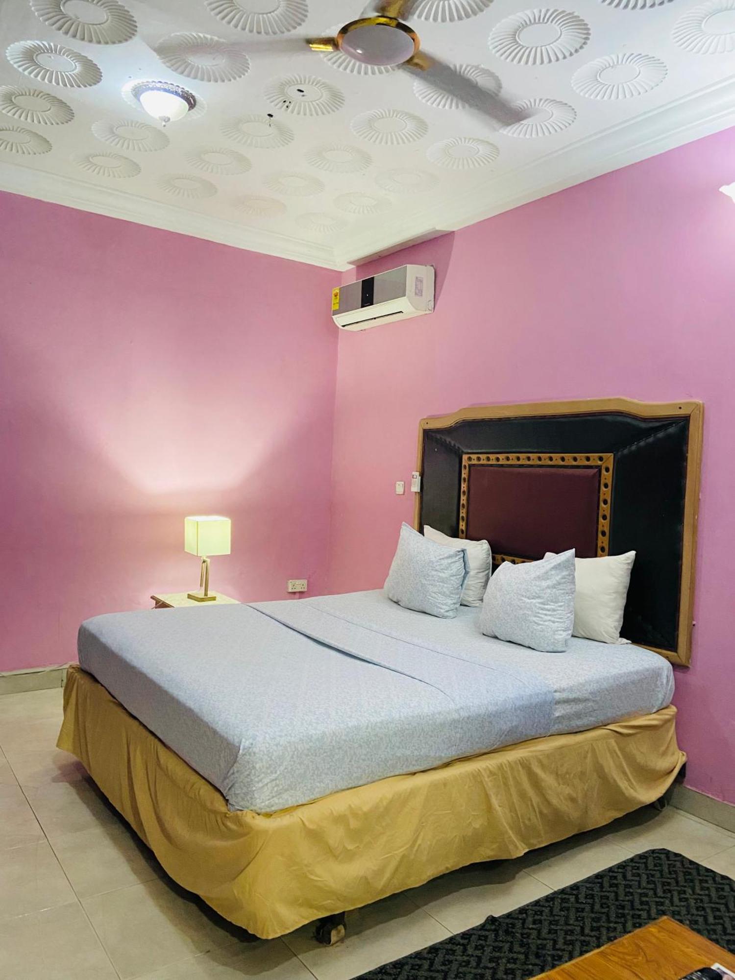 Heavens Gate Hotel Акра Екстериор снимка
