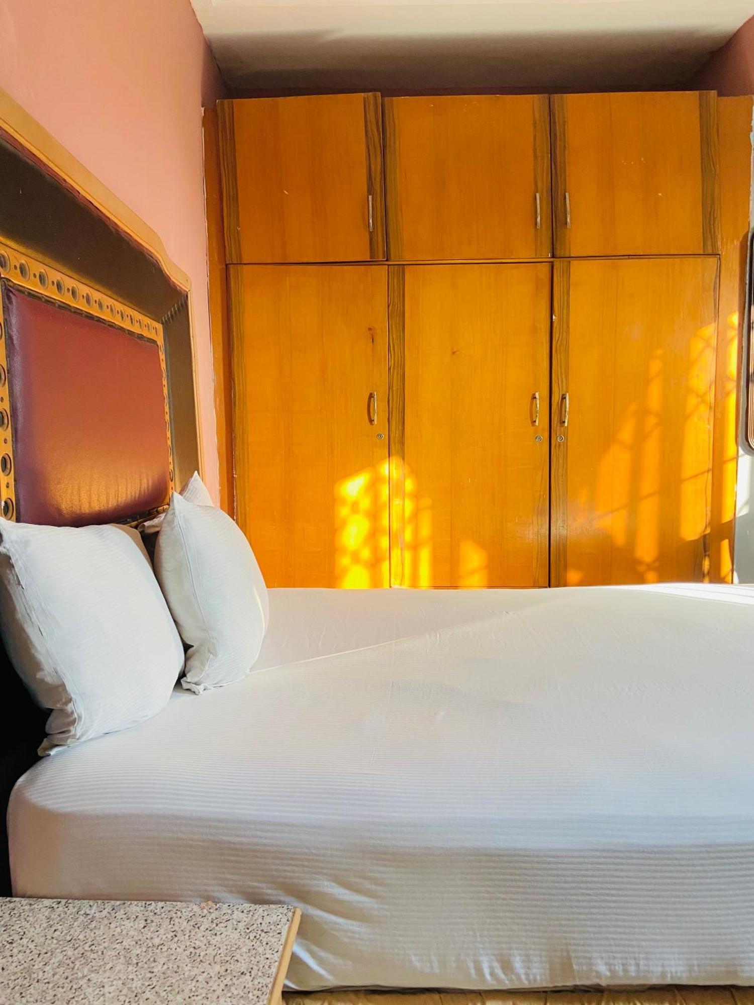 Heavens Gate Hotel Акра Екстериор снимка