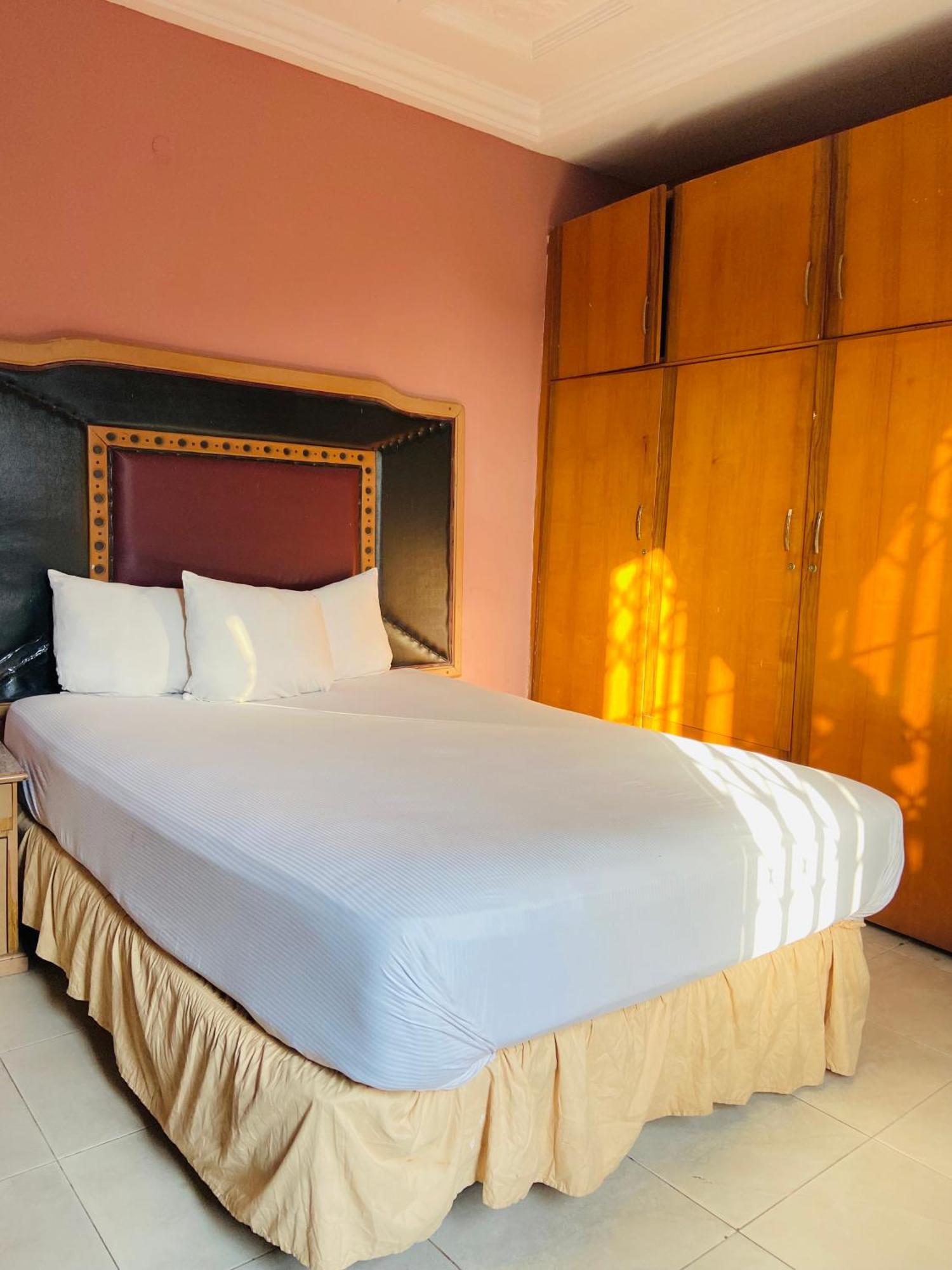 Heavens Gate Hotel Акра Екстериор снимка